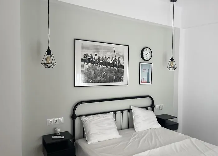 Cd-p Loft, New Charming Loft With Private Patio, Center, Quite Neighborhood